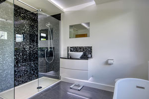 Master Ensuite- click for photo gallery